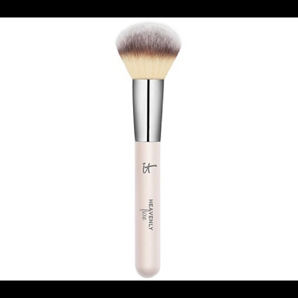 BNIB it cosmetics buffing foundation brush